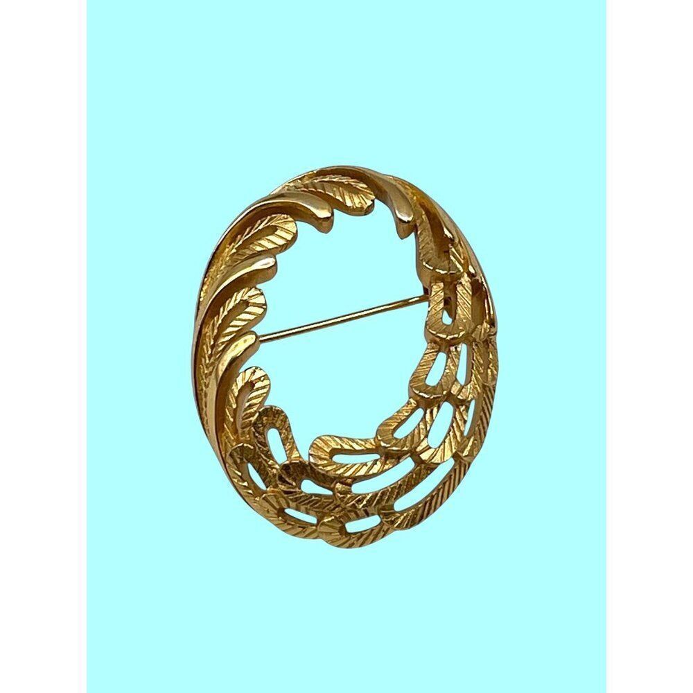 Vintage signed Crown Trifari Oval Gold-Tone Brooch Pin